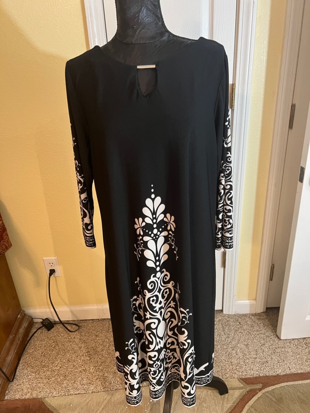 Haani Black and White Floral Long Sleeve Midi Dress